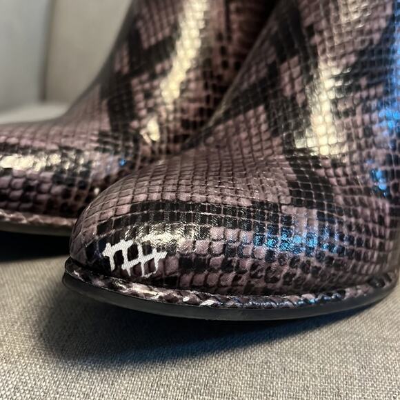 Marc Fisher Dyvine grey snake heeled bootie size 7 - Picture 3 of 9